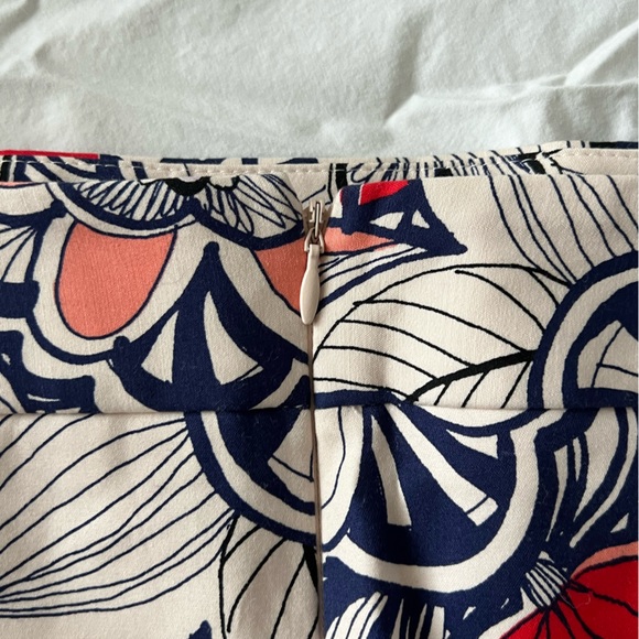 NWT Express Floral Skirt - Picture 3 of 5